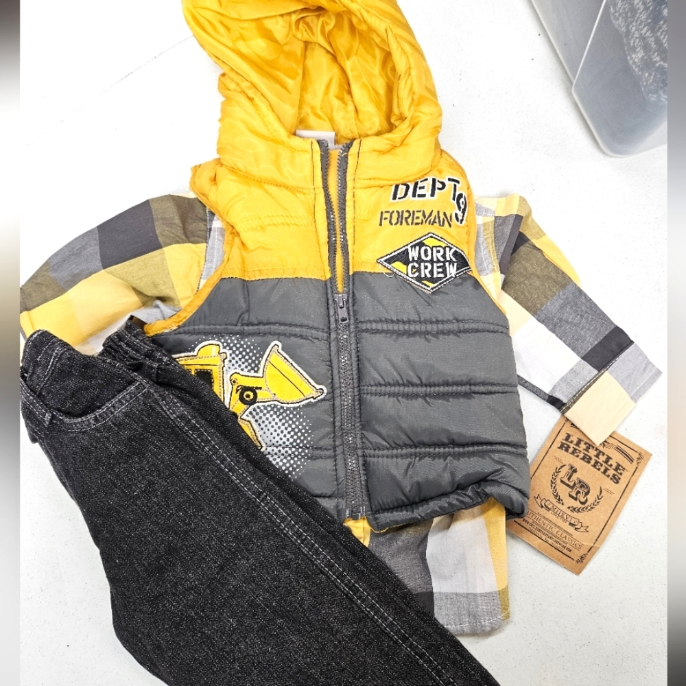 NWT 3 piece infant outfit.